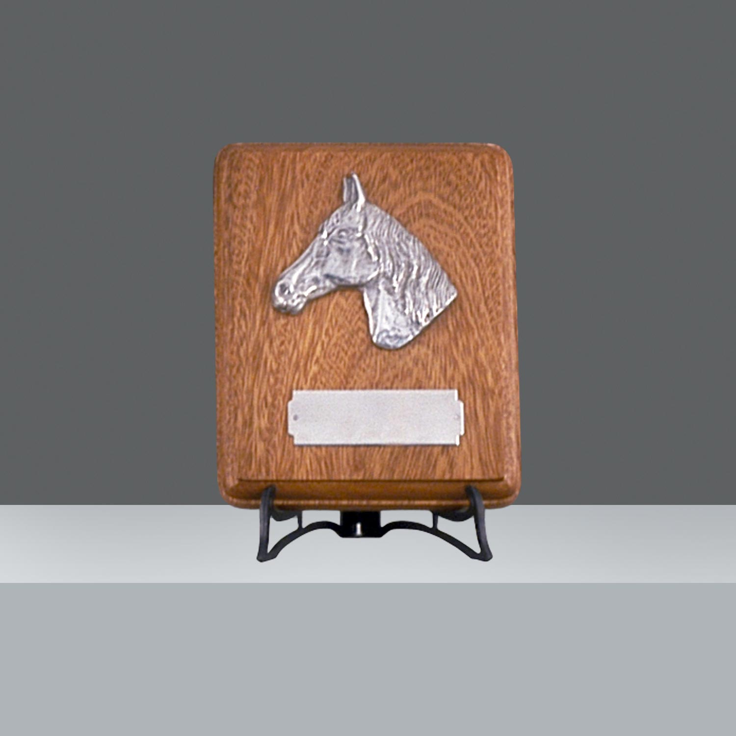 PLAQUETA MADERA LUSTRADA CON APLIQUE CABEZA DE CABALLO h. 25 cm