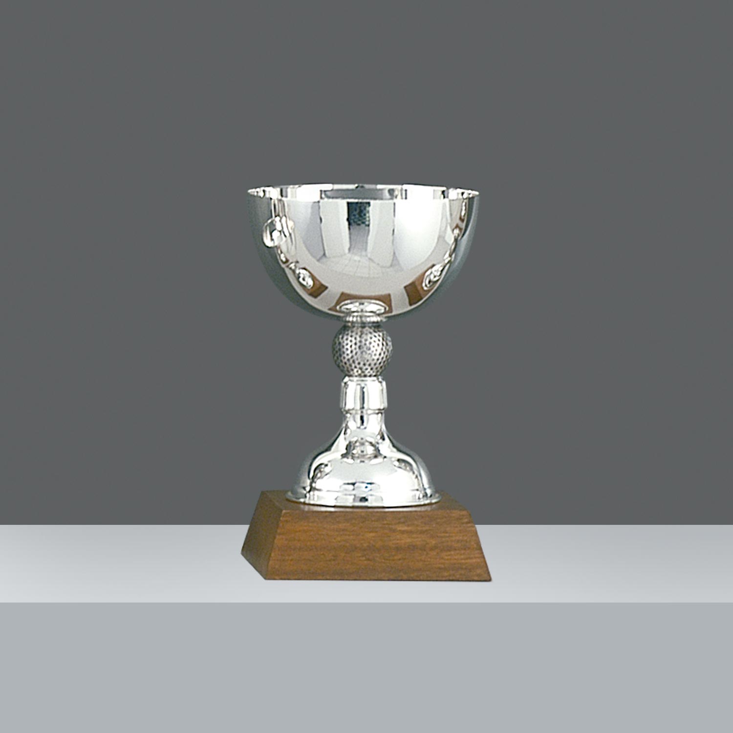 COPA SCOTCH Nº6 CON PIE Y PELOTA DE GOLF  h. 26 cm