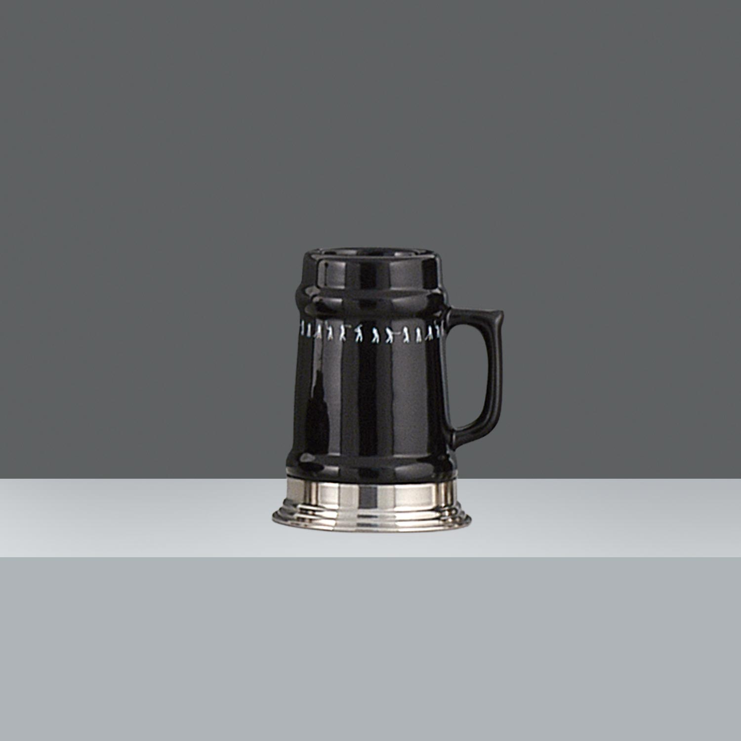 JARRO DE CERVEZA CERAMICO NEGRO C/PIE CHICO h.15cm