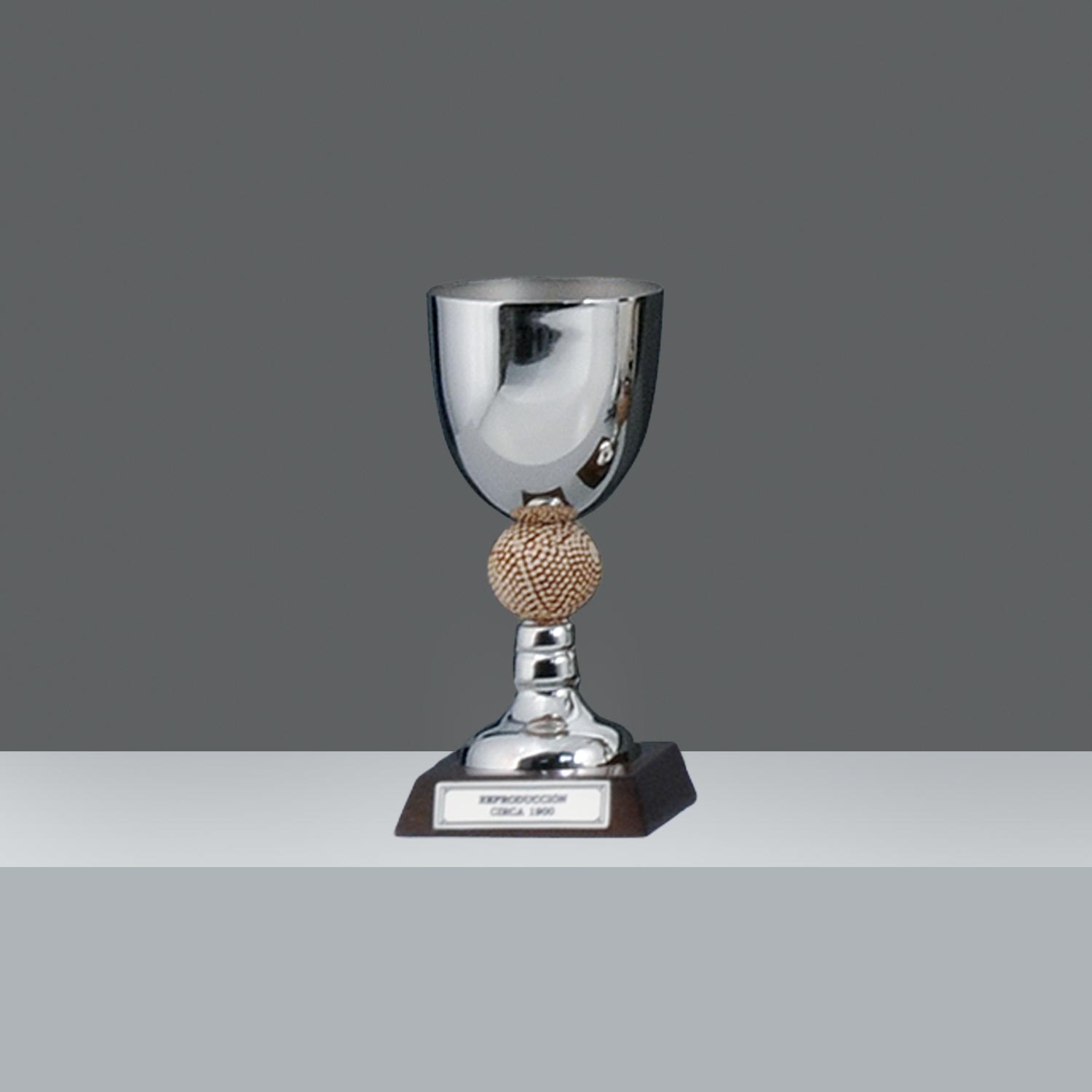 COPA CLASICA LISA Nº4 PELOTA RESINA h.15.5cm