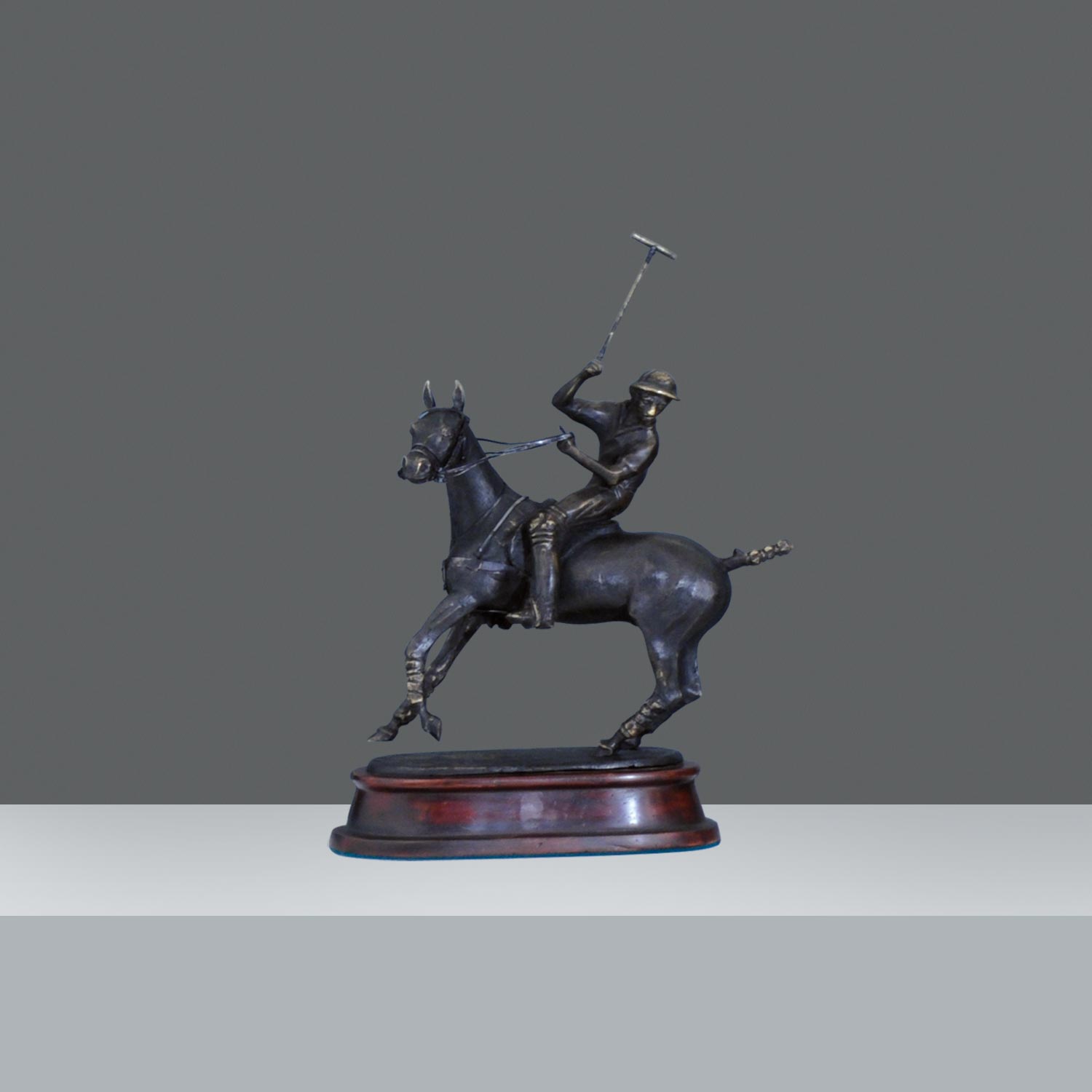 ESTATUILLA POLISTA