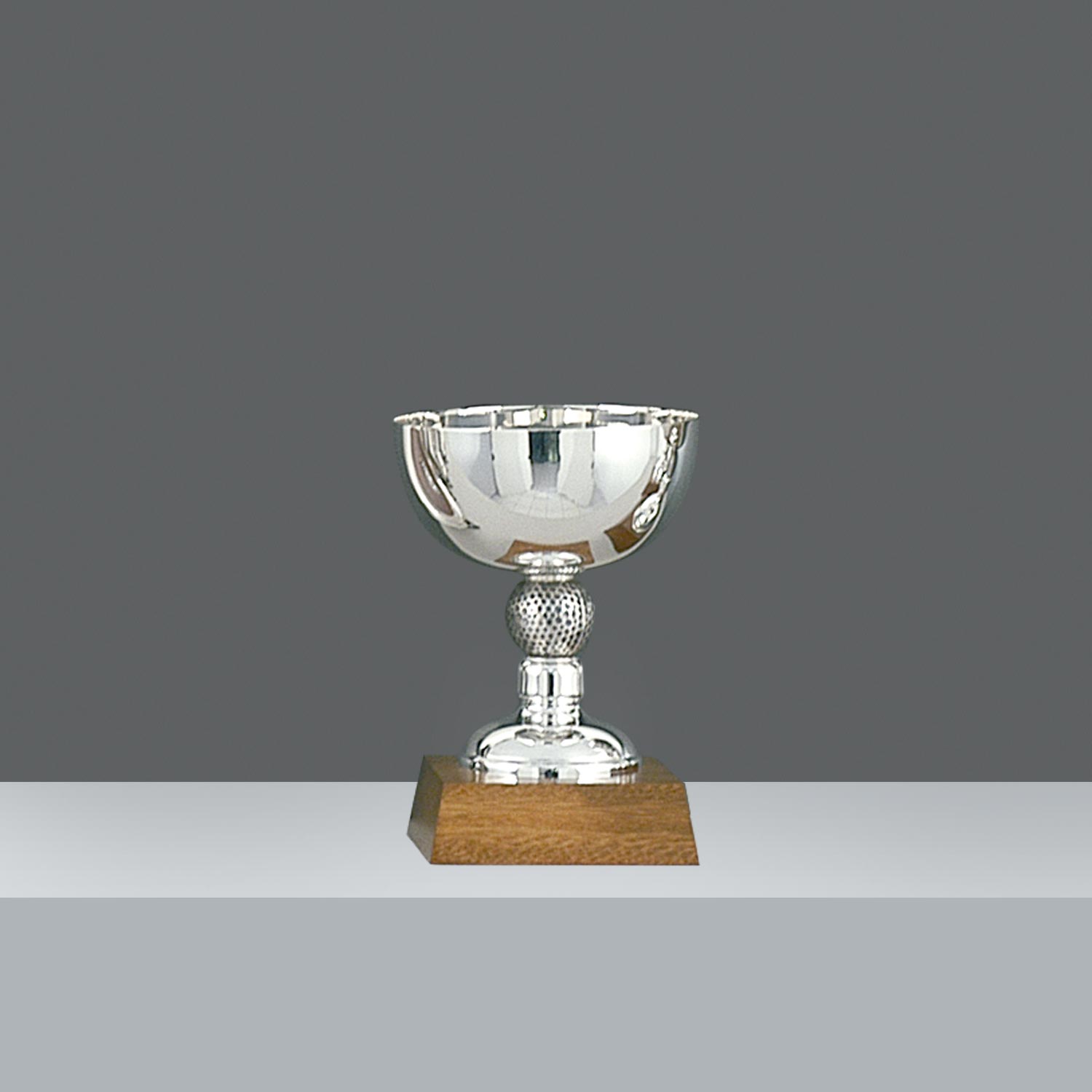 COPA SCOTCH Nº5 CON PIE Y PELOTA DE GOLF  h. 20 cm