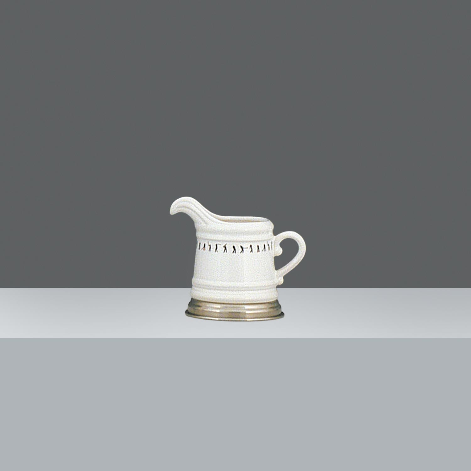 CREMERA CERAMICA C/PIE Y TAPA PELTRE h. 12 cm