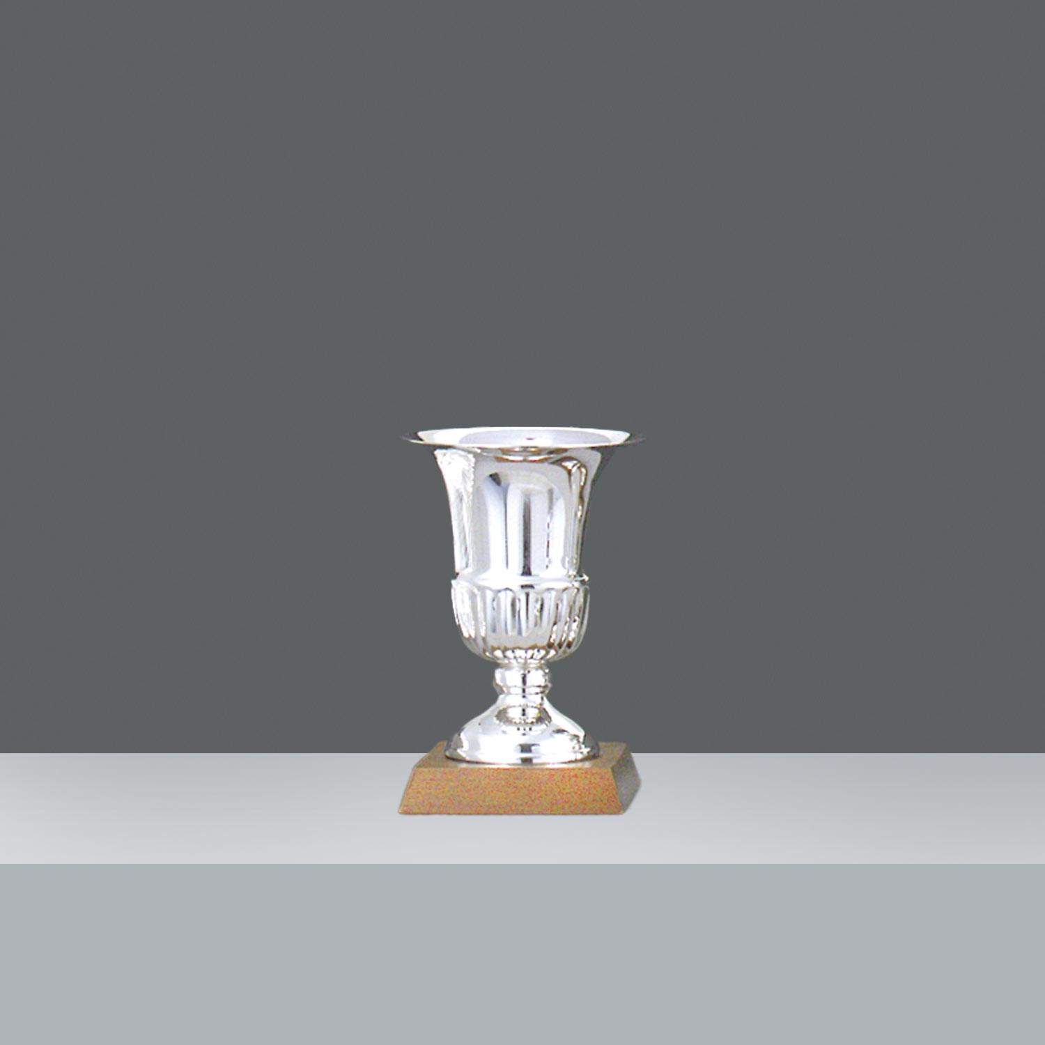 COPA AMBASSADOR CINC. Nº4 h.17.4cm