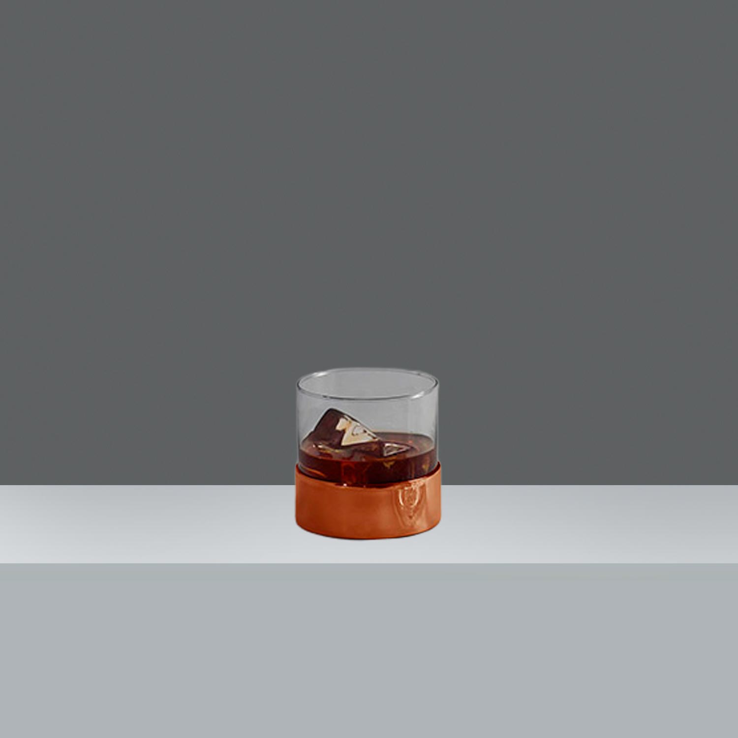 VASO DE WHISKY CON BASE  h.8.5 cm
