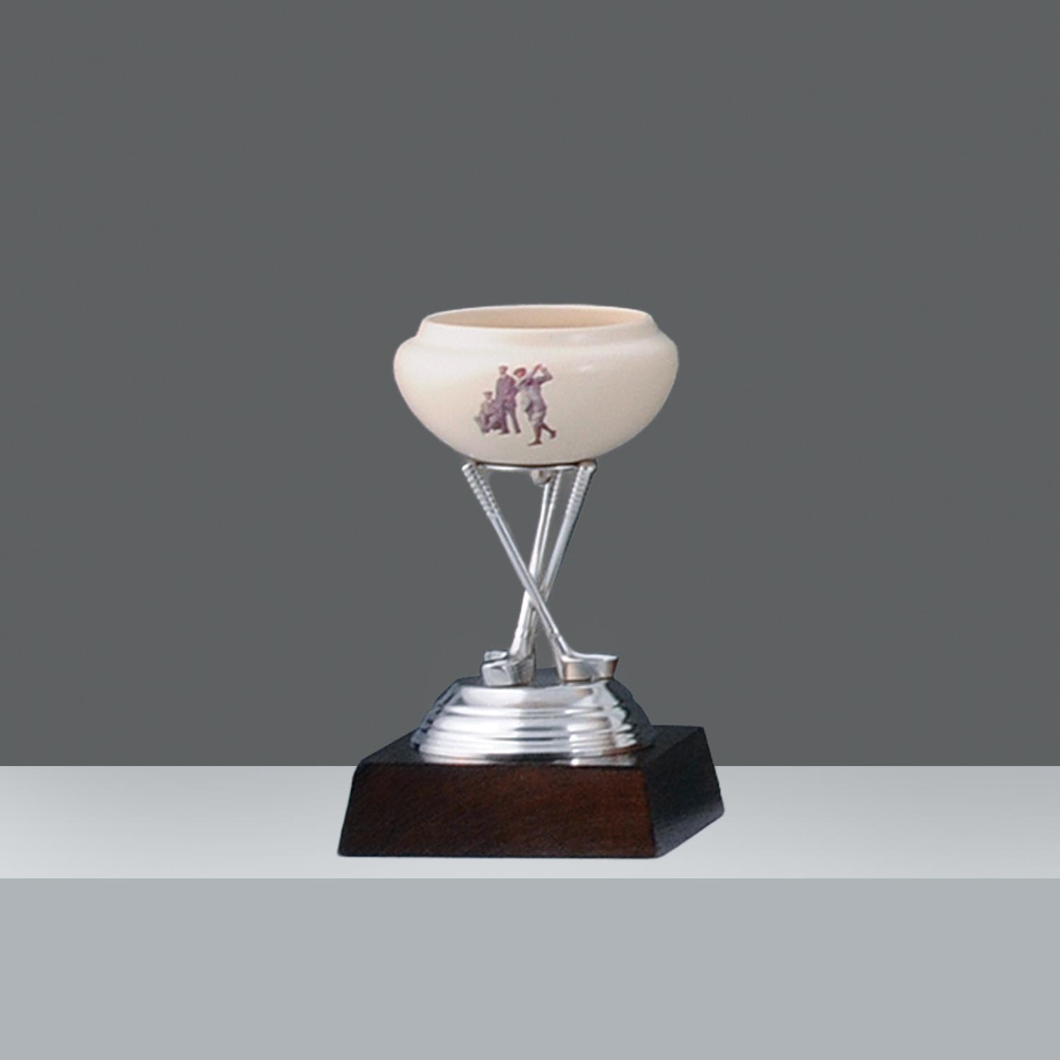 COPON JUGADORES ANTIGUOS CERAMICA PIE 3 PALOS Nº1  h. 21 cm