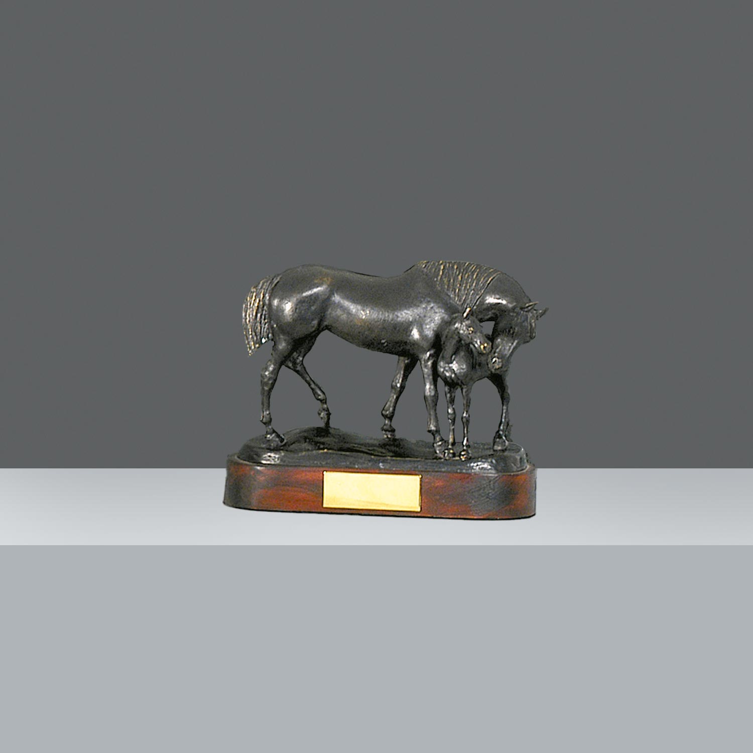 ESTATUILLA YEGUA CON POTRILLO h. 21 cm