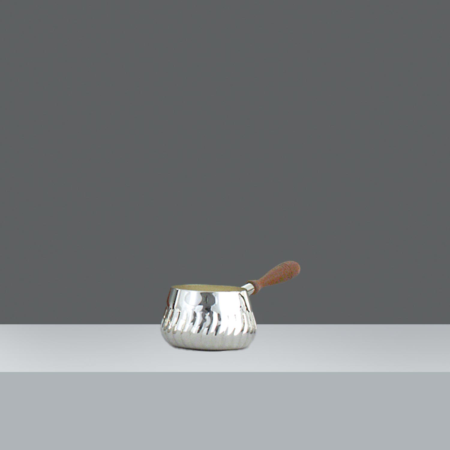 CHOCOLATERA CINCELADA Nº3 h.5.8 ø 8cm