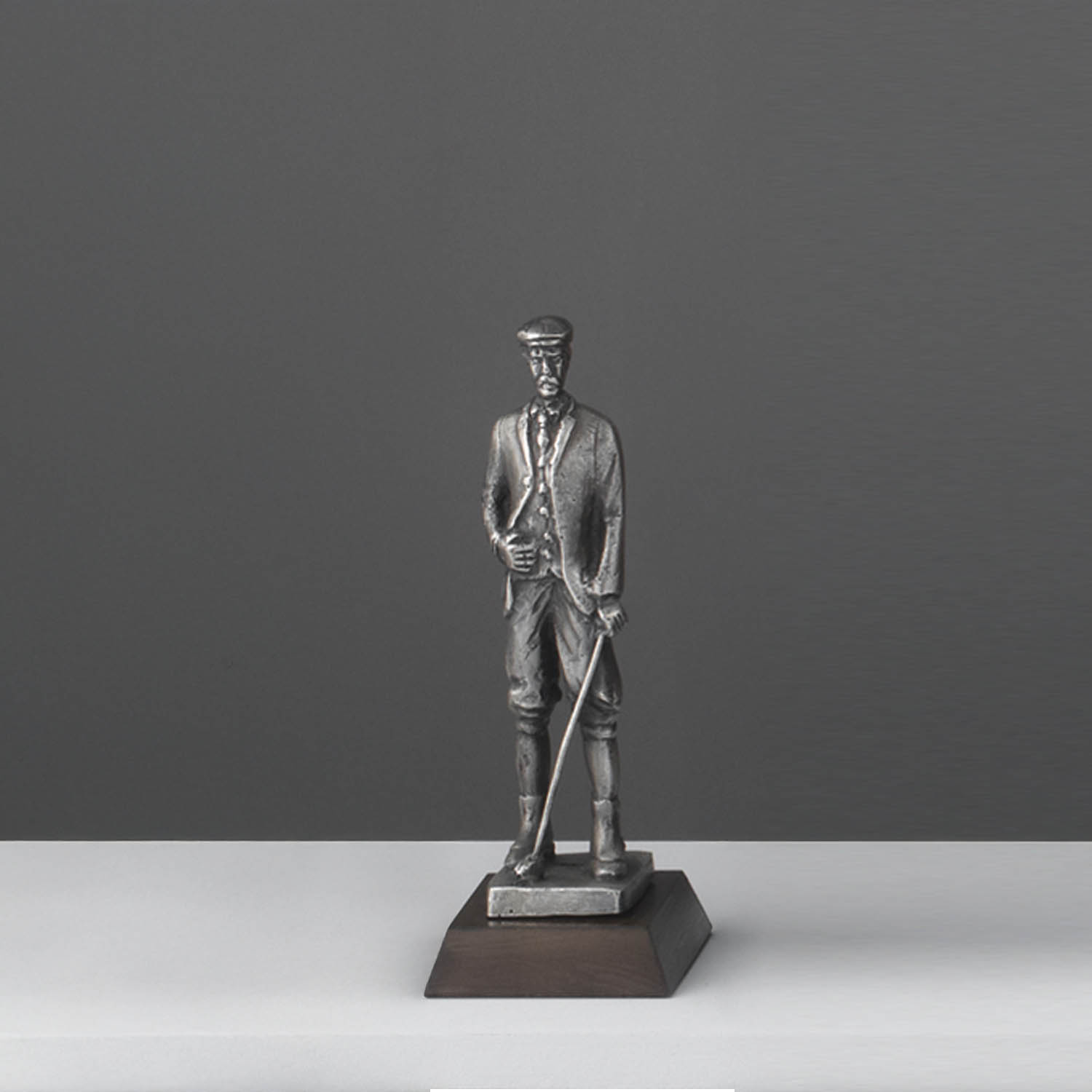 FIGURA CABALLERO PLATEADA h.22.cm