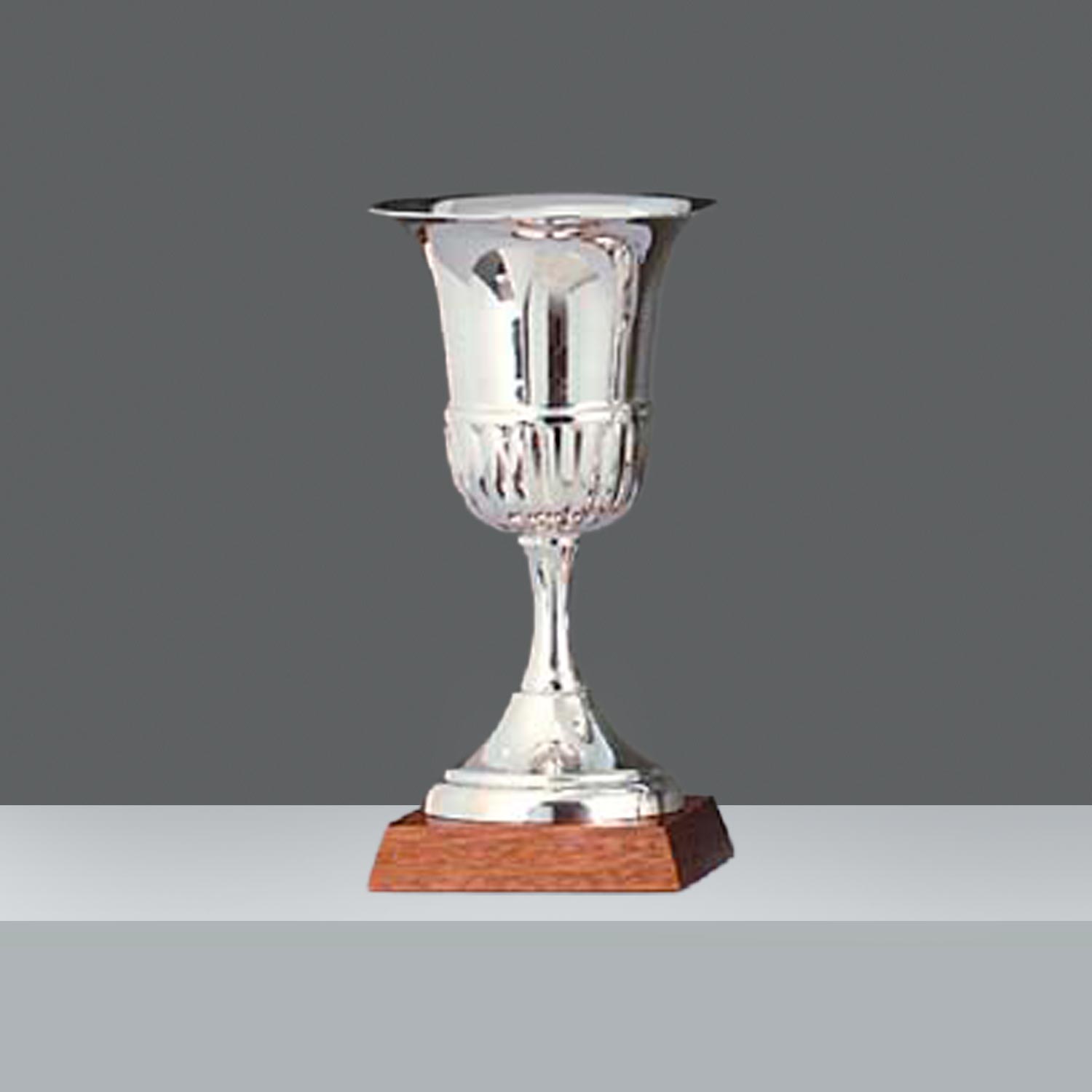 COPA EMBASSY CINC. Nº4 h.23.8cm