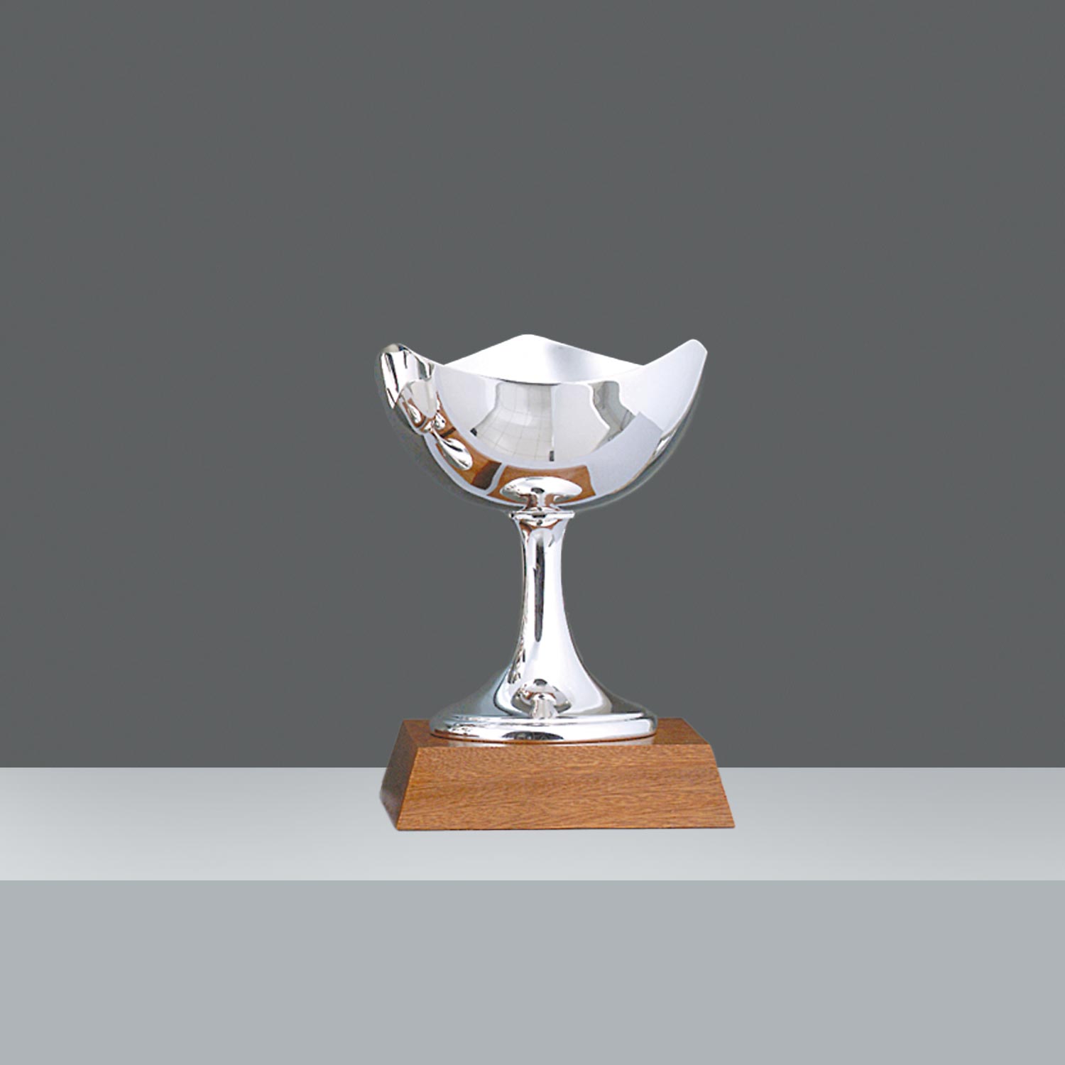 COPA JAPON LISA Nº6 h.28cm