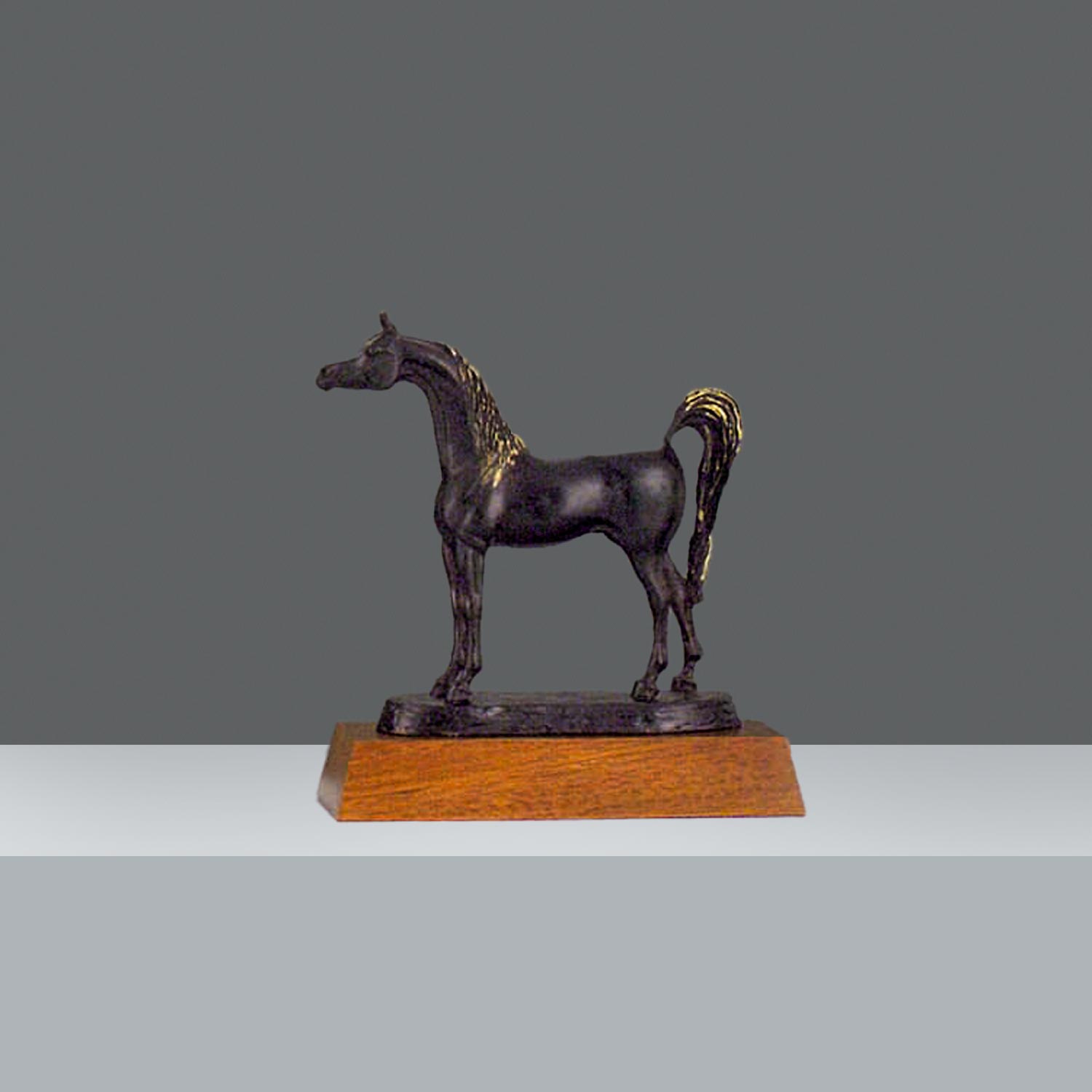 CABALLO DE RESINA CHICO h.20.5cm
