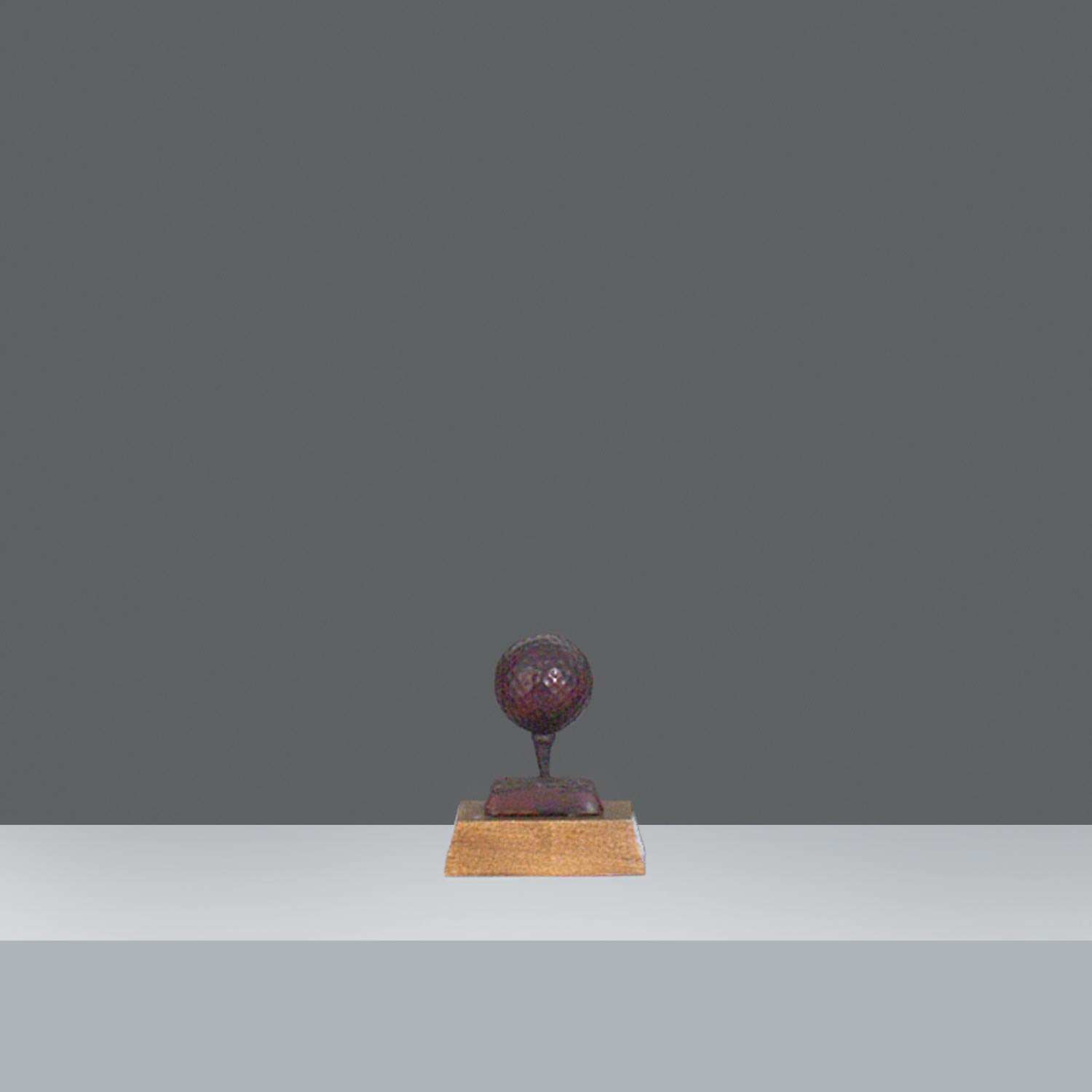 PELOTA Y TEE EN RESINA  h. 11 cm