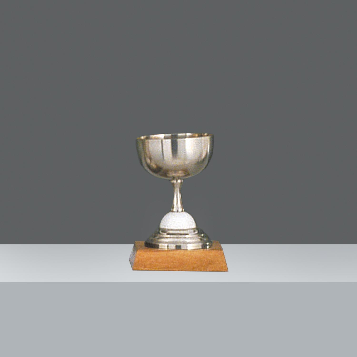 COPA SCOTCH C/ PELOTA CERAMICA - OLD SILVER  h. 17 cm