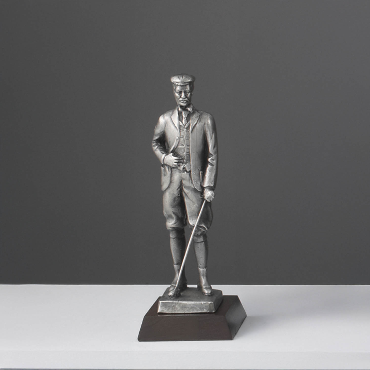 FIGURA CABALLERO PLATEADA h.25.5.cm