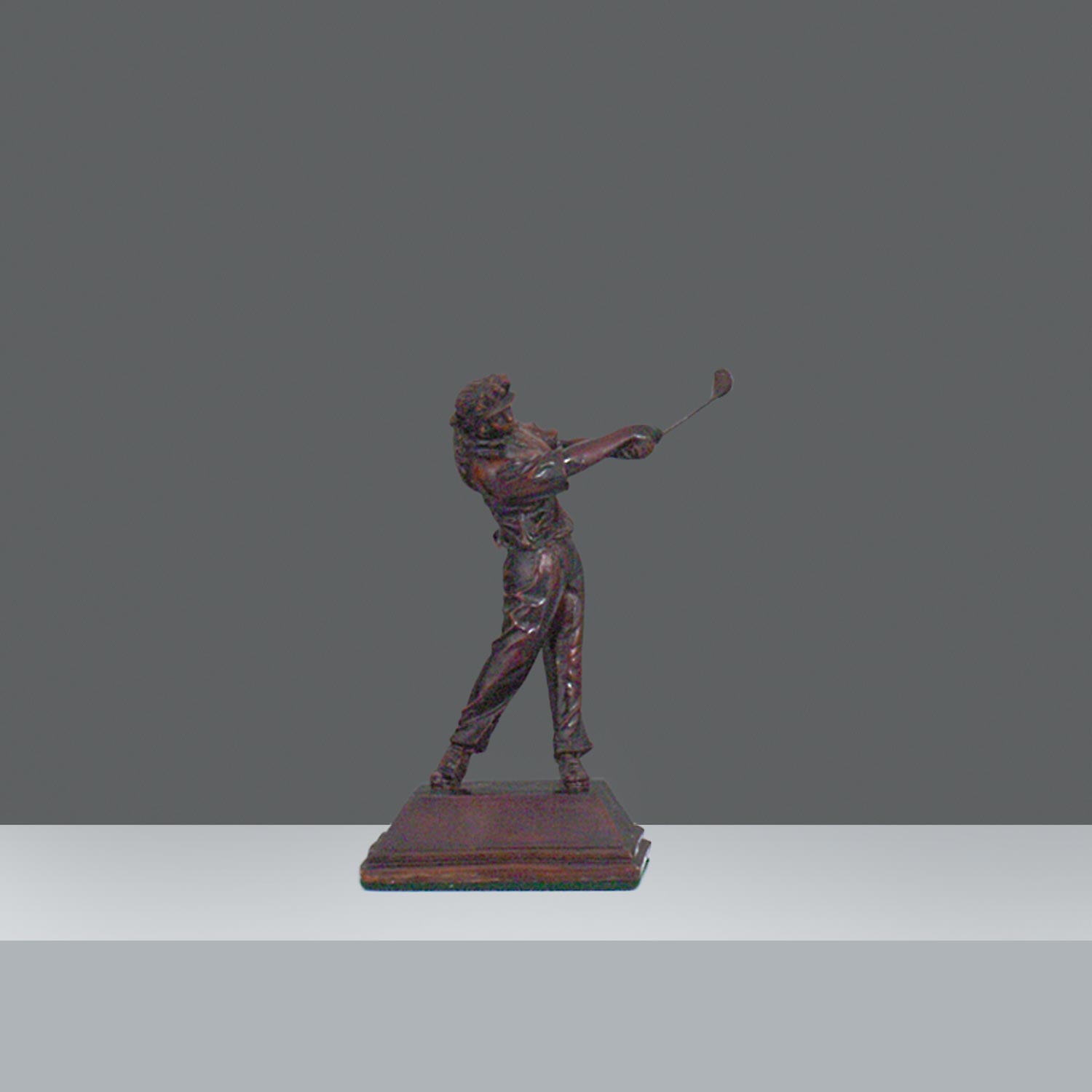 ESTATUILLA MUJER DRIVE  h. 22 cm