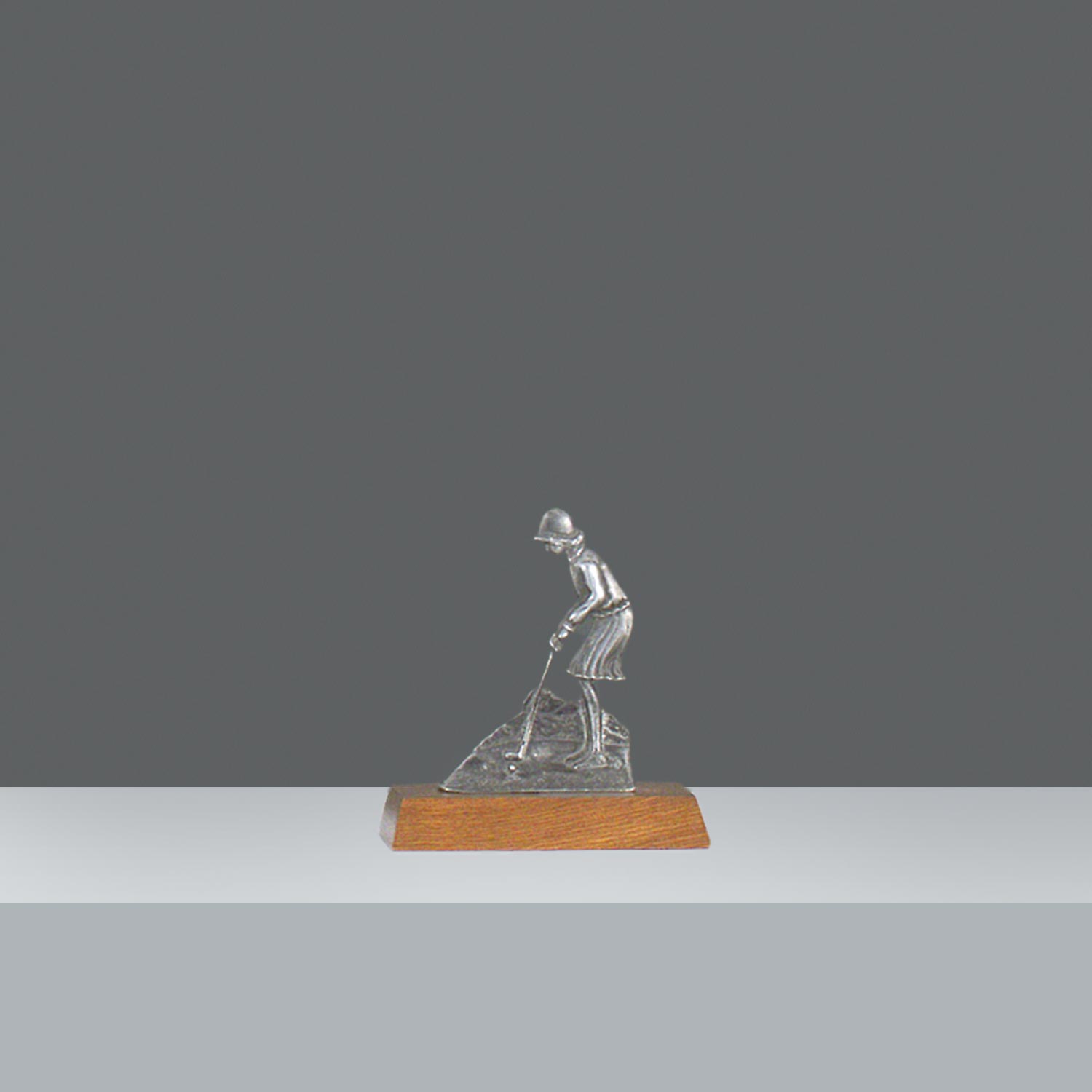 FIGURA GOLFISTA MUJER PELTRE h.13.5cm